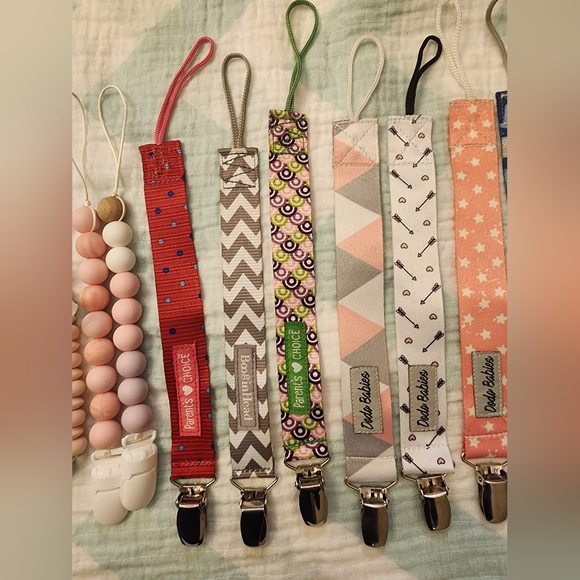 Pacifier clips and Pacifier clip - Picture 2 of 7